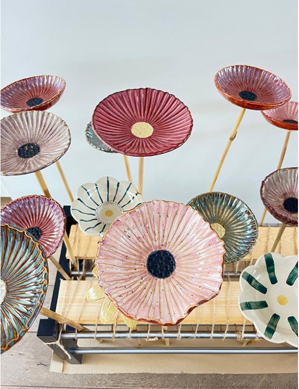 Bijenbadjes en bloemen